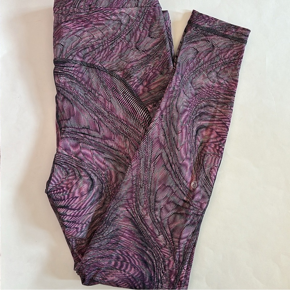 Lululemon Pink Purple Pattern Leggings
Athletic Tights 
Size 10